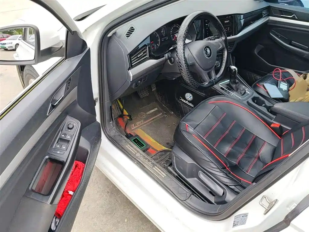 VOLKSWAGEN BORA