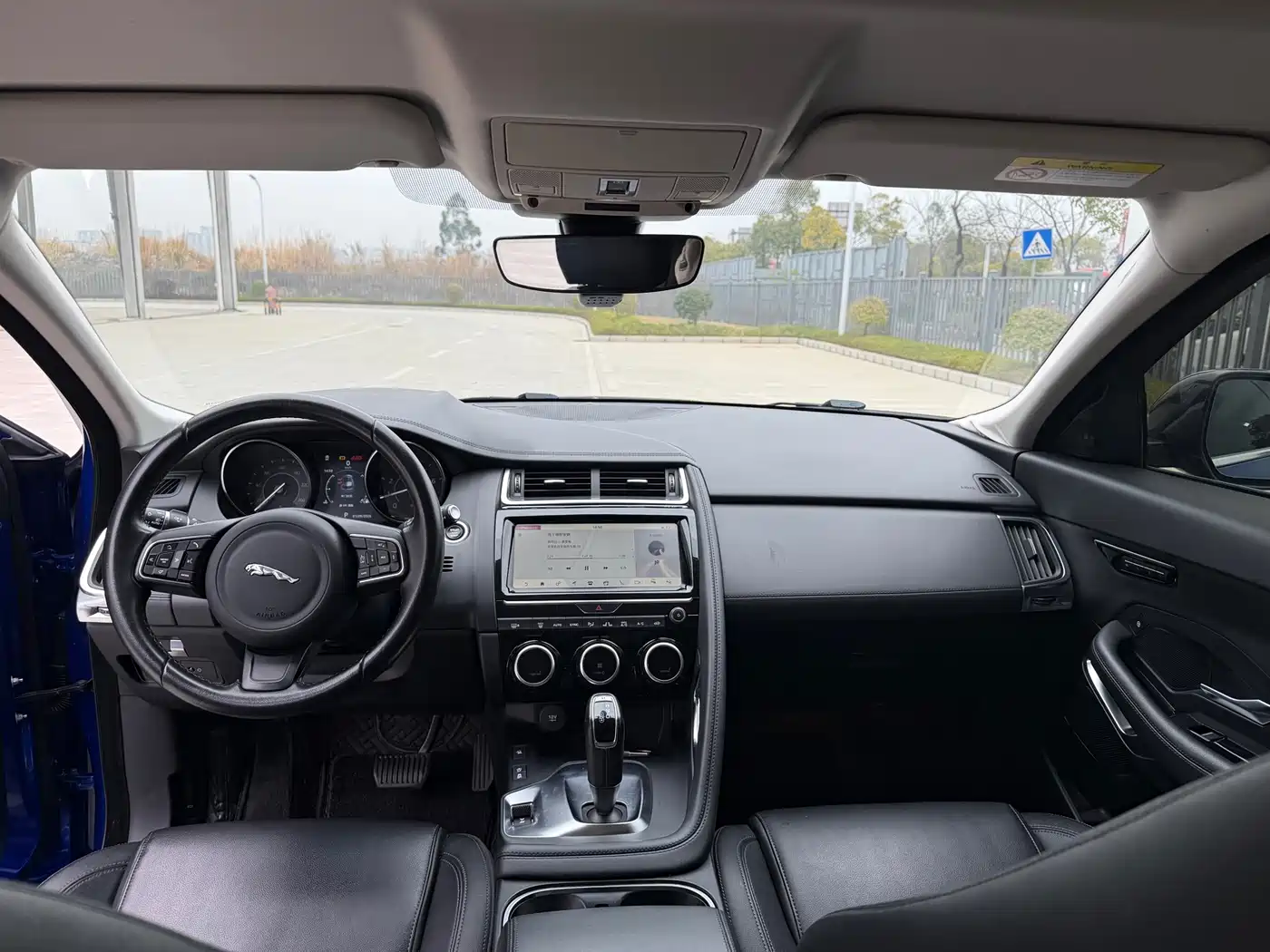 Фото 8 - Jaguar E-PACE