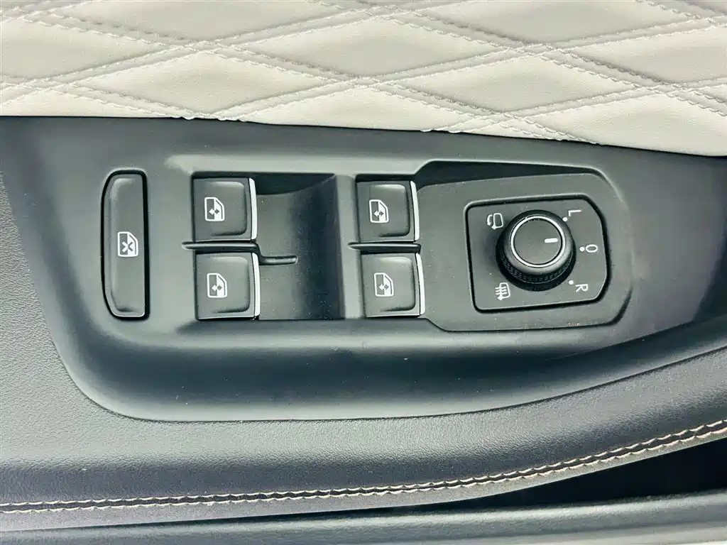 Volkswagen Magotan 2023 Model 2 Million Commemorative Edition 330TSI DSG Luxury фото 18