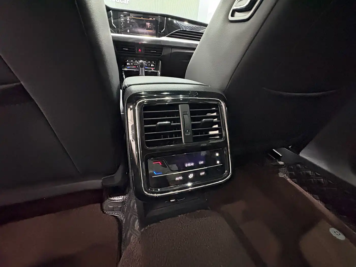 Volkswagen Passat 2023 330TSI Starlight Elite Edition фото 15