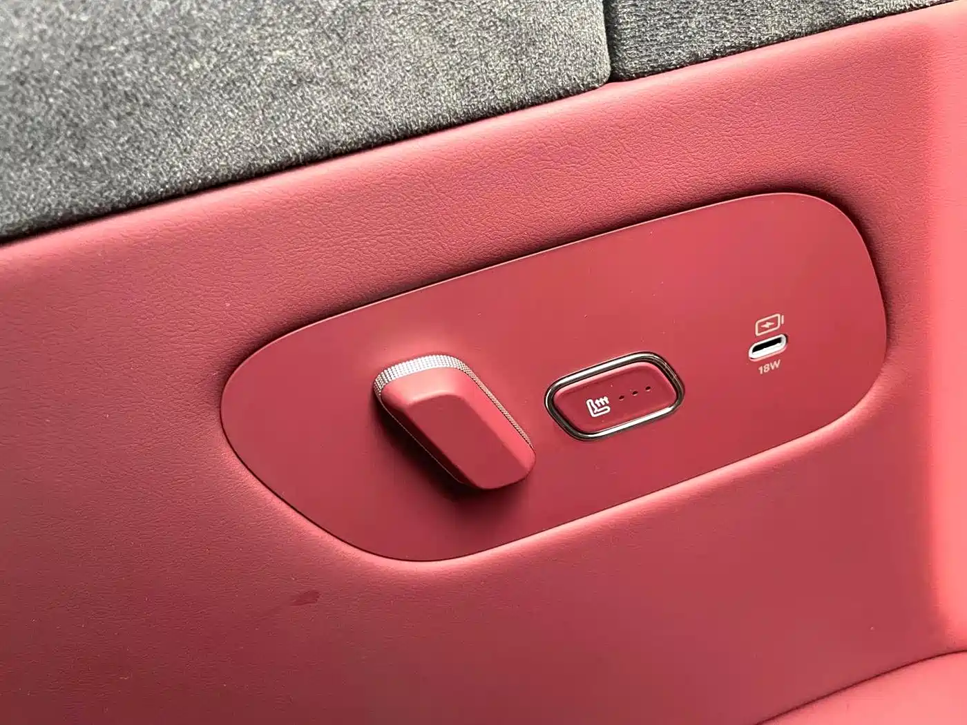 AITO Wenjie AITO M8 2025 Model Extended Range Max+ Edition 53.4kWh 6-Seater фото 7