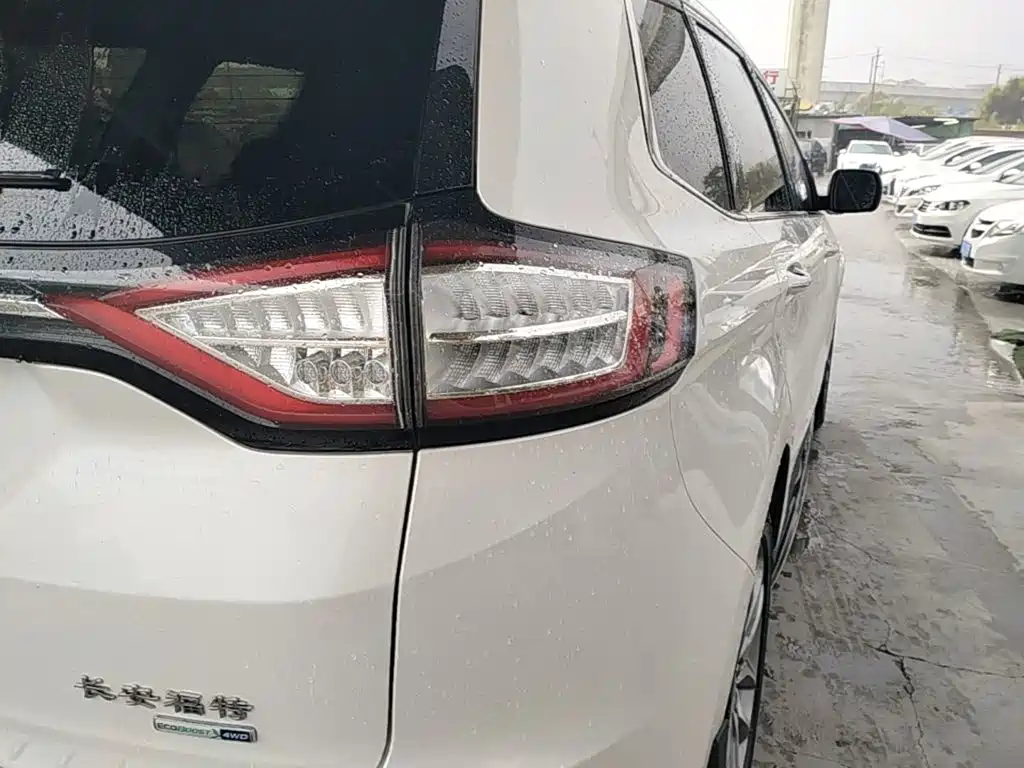 Фото 8 - Ford Edge