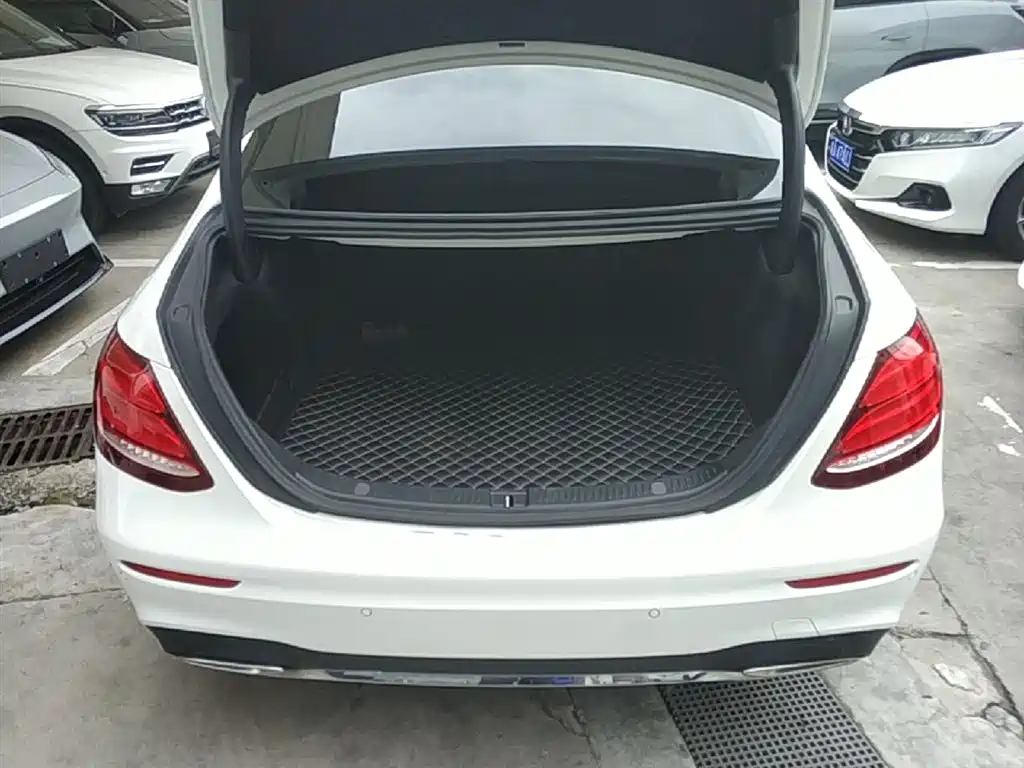 Mercedes-Benz E-Class 2018 Facelift E 200 L Sport фото 19
