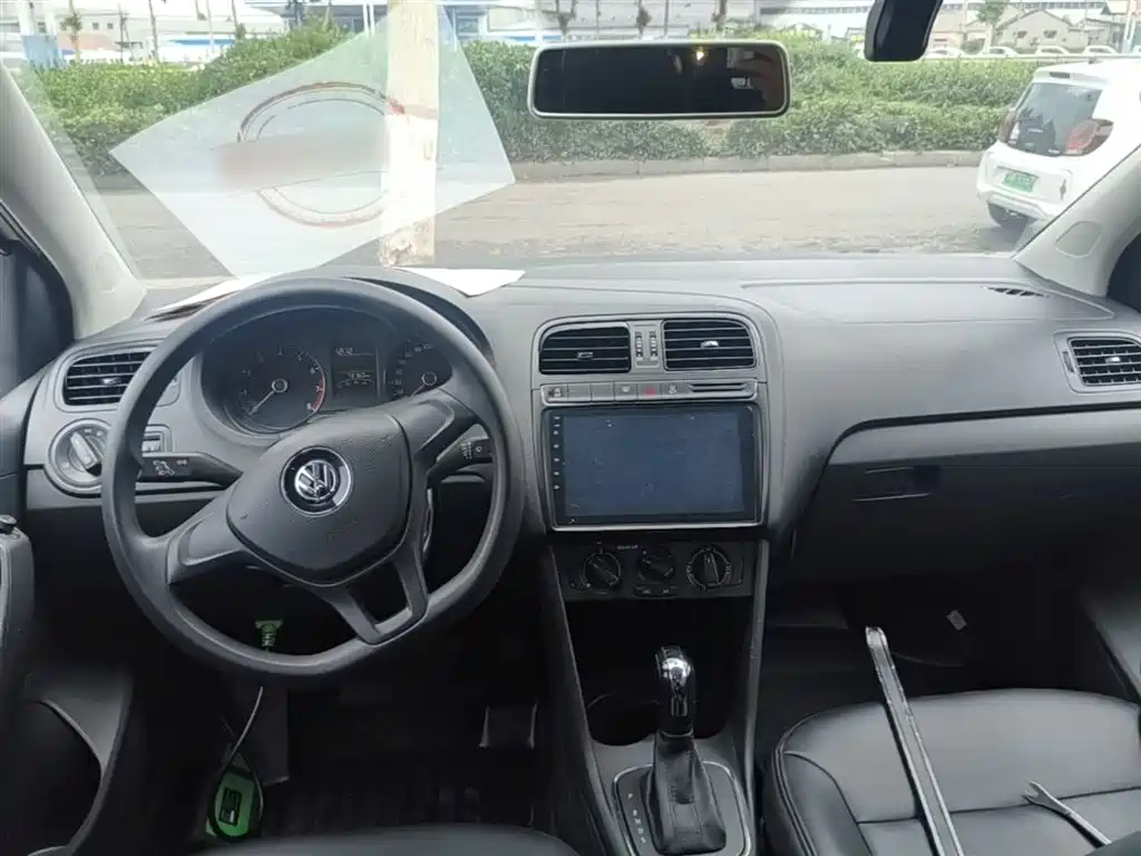 Volkswagen Polo 2018 1.5L Auto Safe Drive фото 10