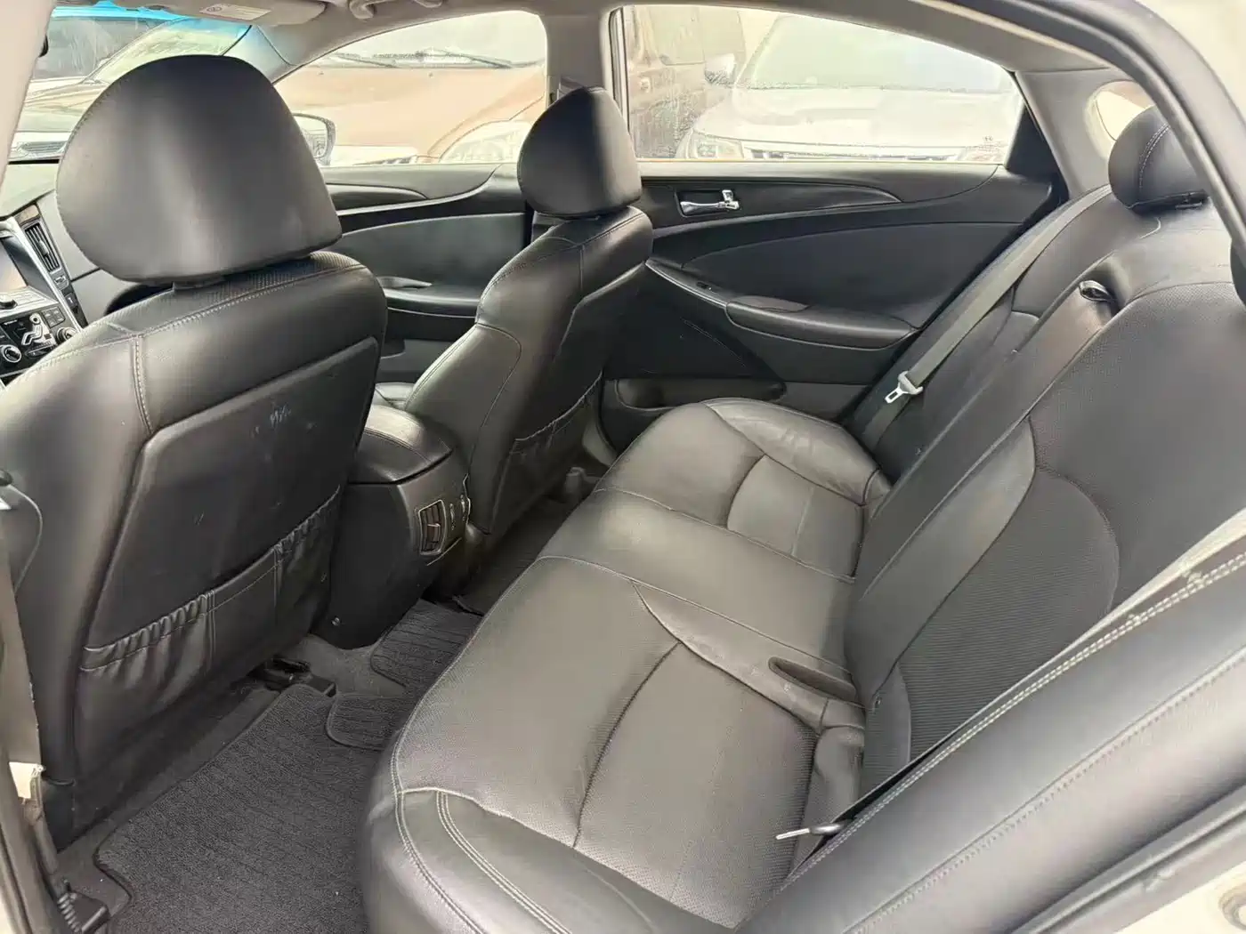 Hyundai Sonata 2013 2.0L Automatic Luxury Edition фото 6