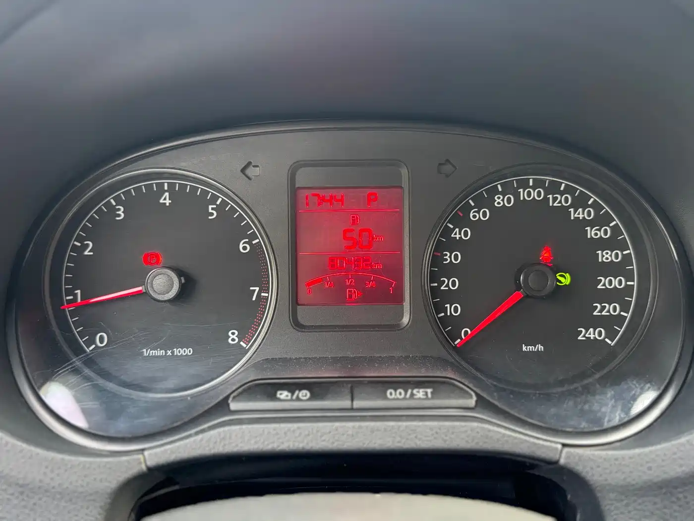 Volkswagen Polo 2014 1.4L Automatic Luxury Edition фото 15