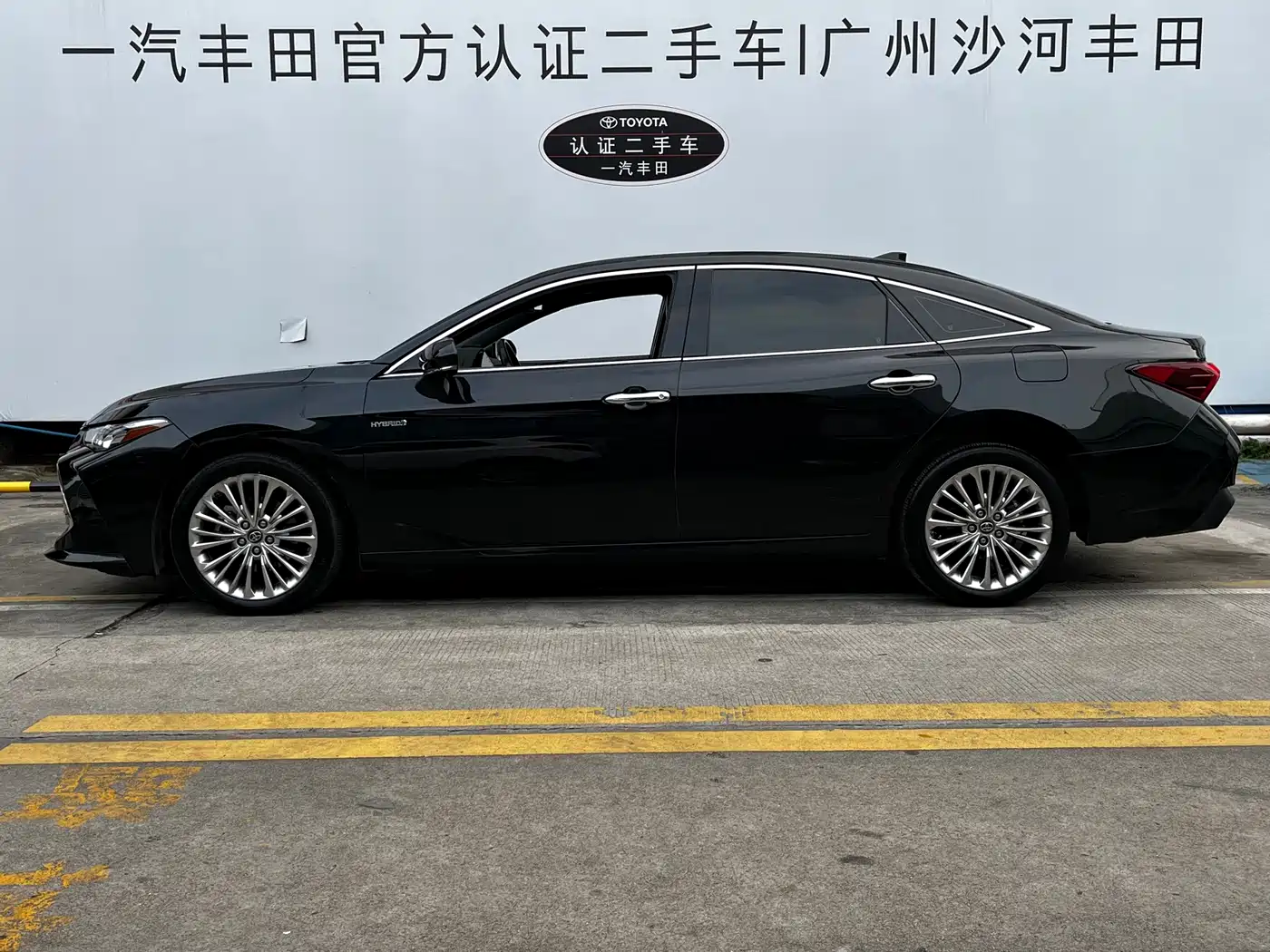 Toyota Avalon 2022 Hybrid 2.5L Limited Flagship Edition фото 5