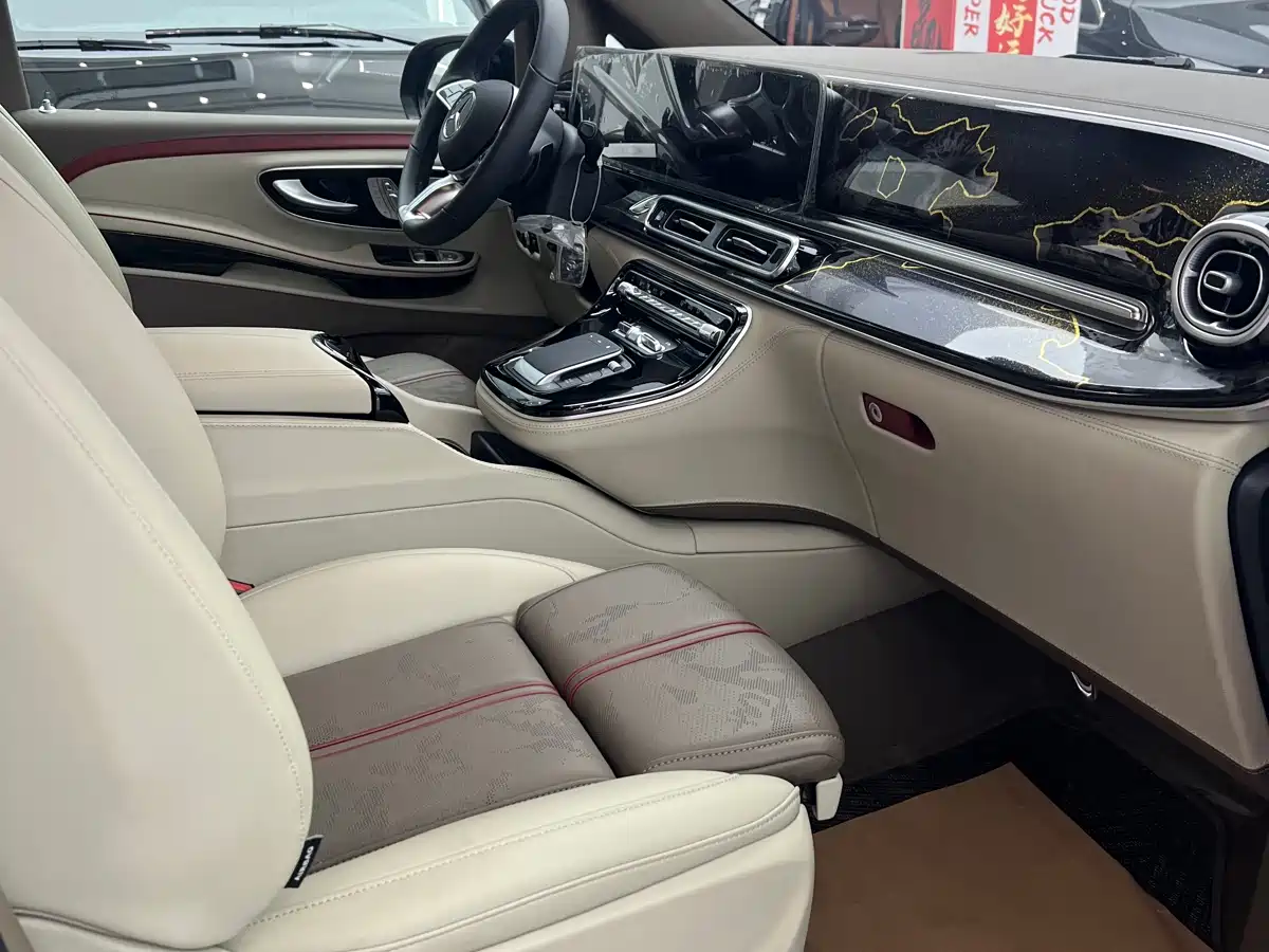 Mercedes-Benz V-Class 2024 V 300 L Long Wheelbase Premium фото 7