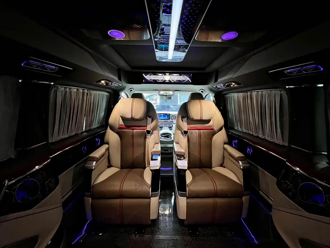 Mercedes-Benz V-Class 2024 V 300 L Long Wheelbase Premium фото 9