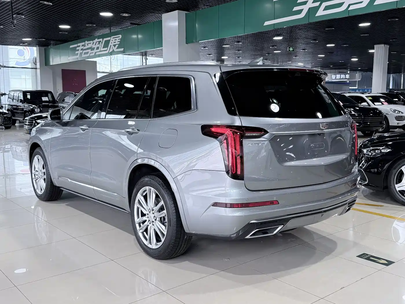 CADILLAC XT6