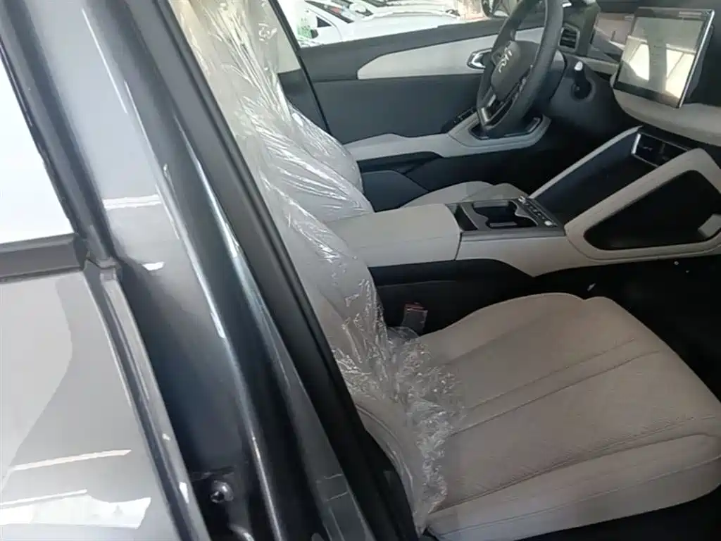 BYD Yuan UP 2025 Model 301KM Navigator фото 25