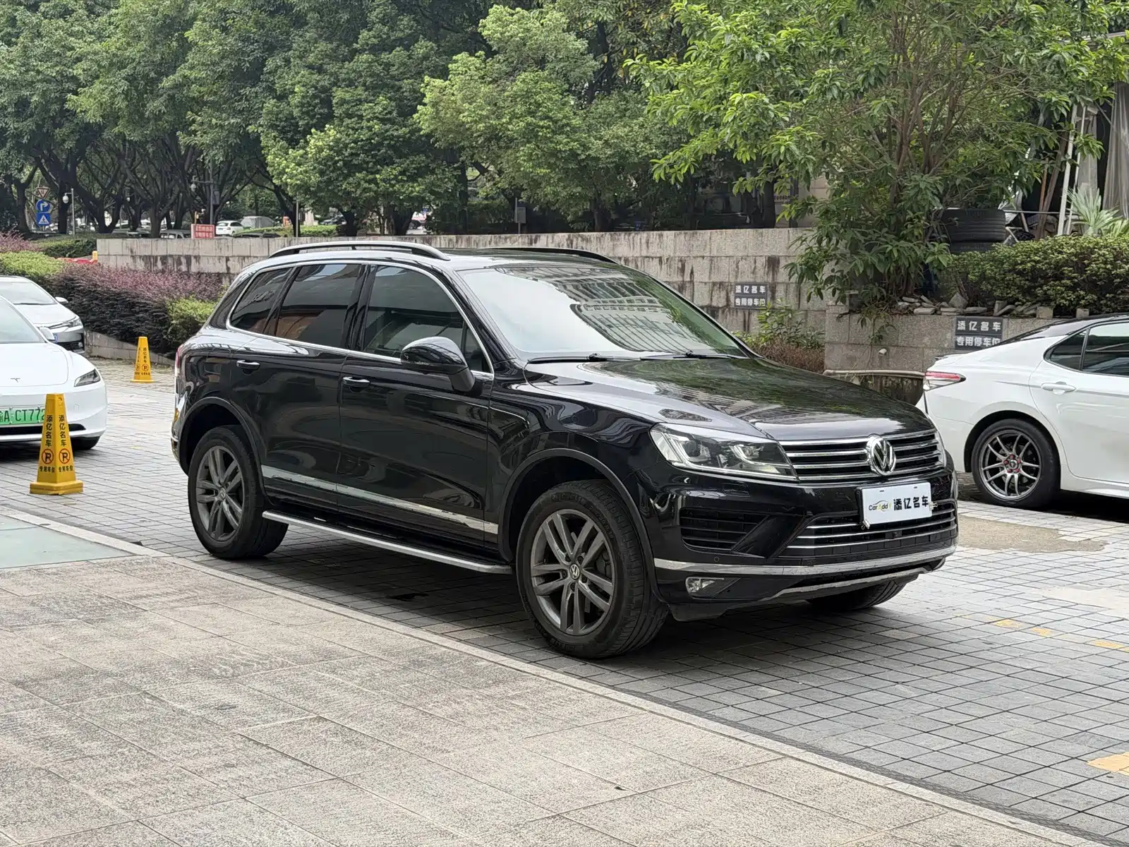Фото 3 - Volkswagen Touareg