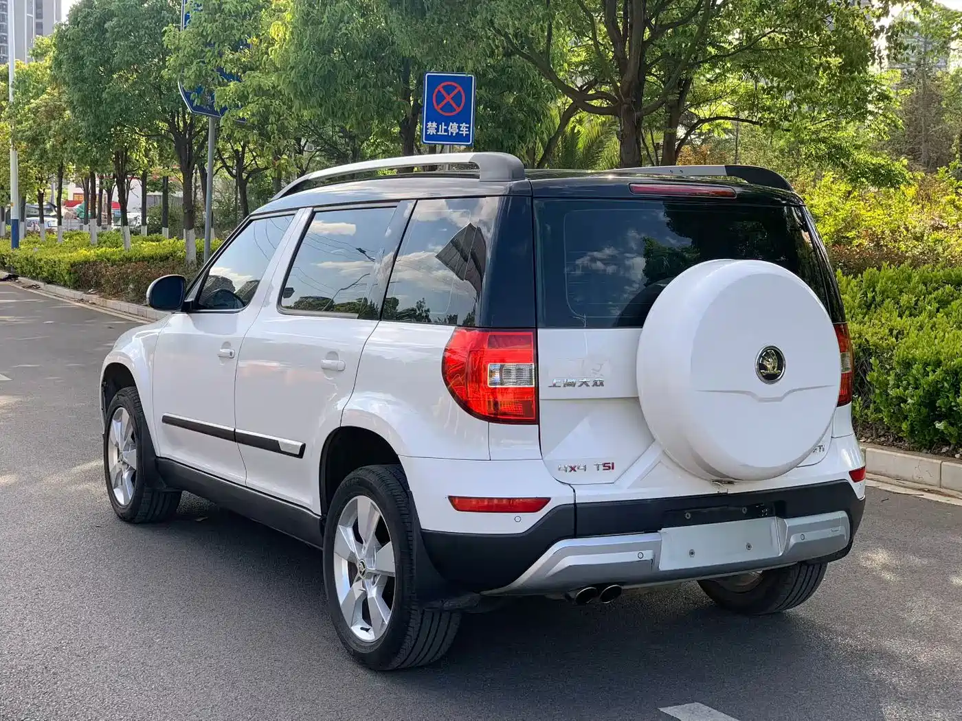 Škoda Yeti 2014 1.8TSI DSG Polar Edition фото 7