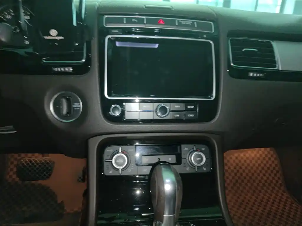 Volkswagen Touareg 2017 3.0TSI Explorer Edition фото 6