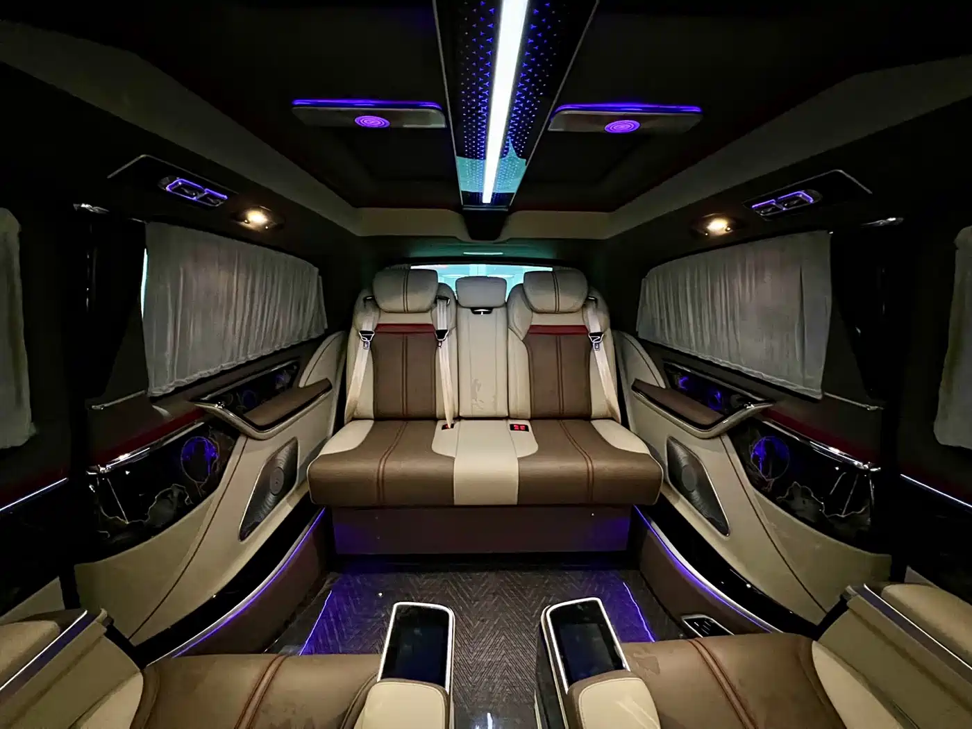 Mercedes-Benz V-Class 2024 V 300 L Long Wheelbase Premium фото 11