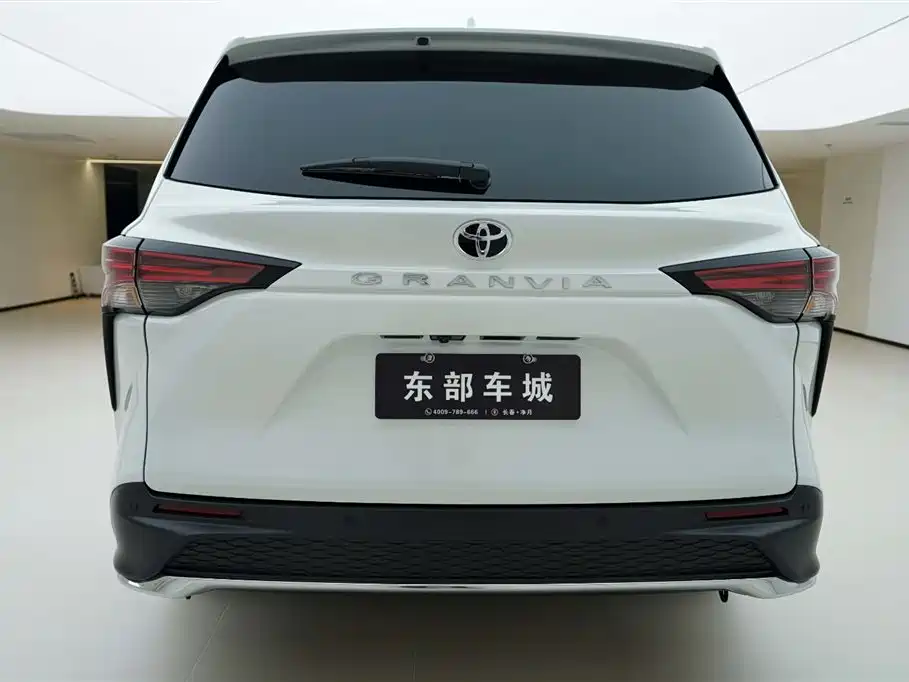 Toyota Granvia 2024 2.5L Hybrid Comfort фото 5