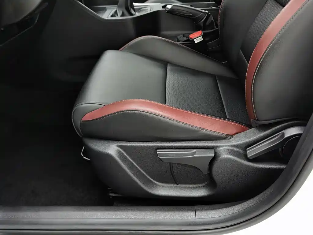 Фото 20 - Geely Binyue