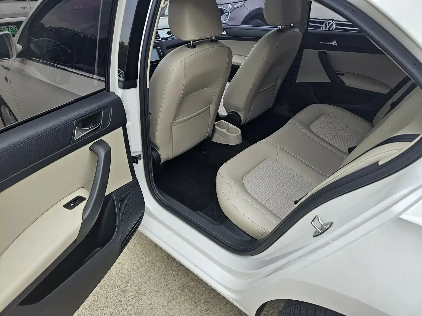 Škoda Rapid 2016 1.6L Manual Pioneer Edition фото 8