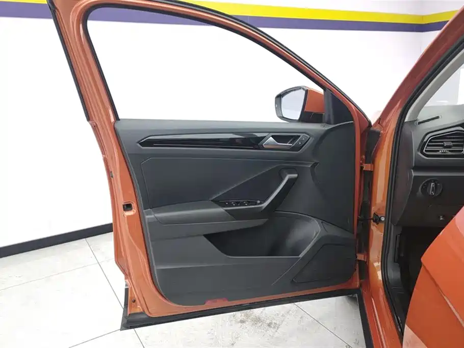 Volkswagen T-ROC 2018 280TSI DSG 2WD Comfort (China V) фото 7
