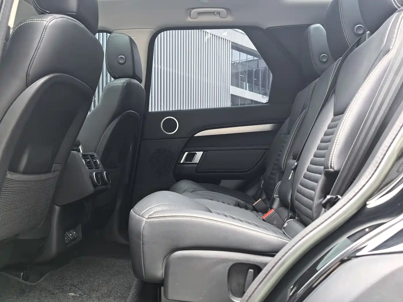 Land Rover Discovery 2023 360PS R-Dynamic S фото 12
