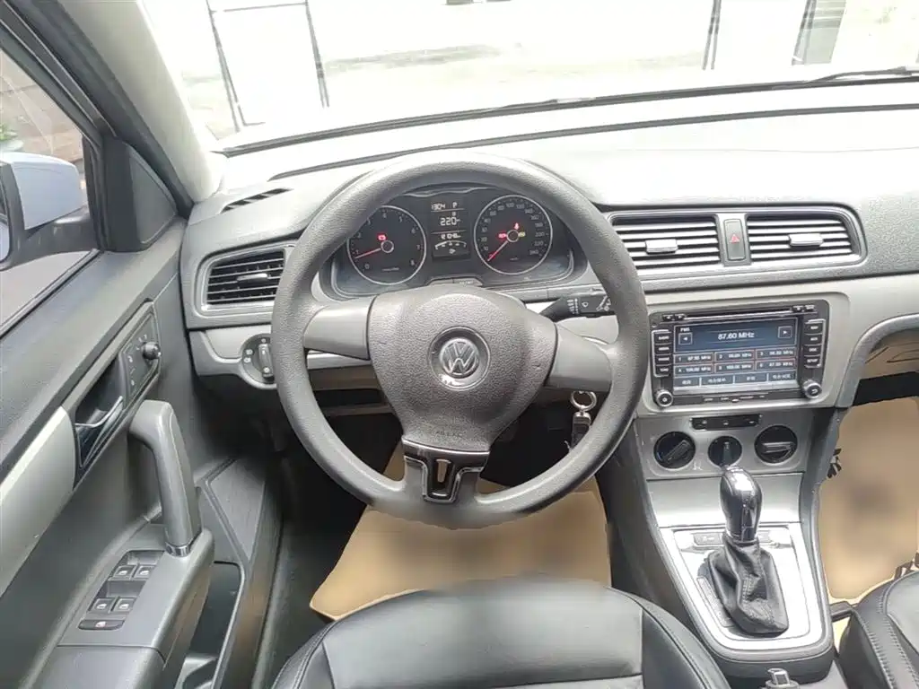 Volkswagen Lavida Tour 2013 1.4TSI Automatic Comfort фото 11