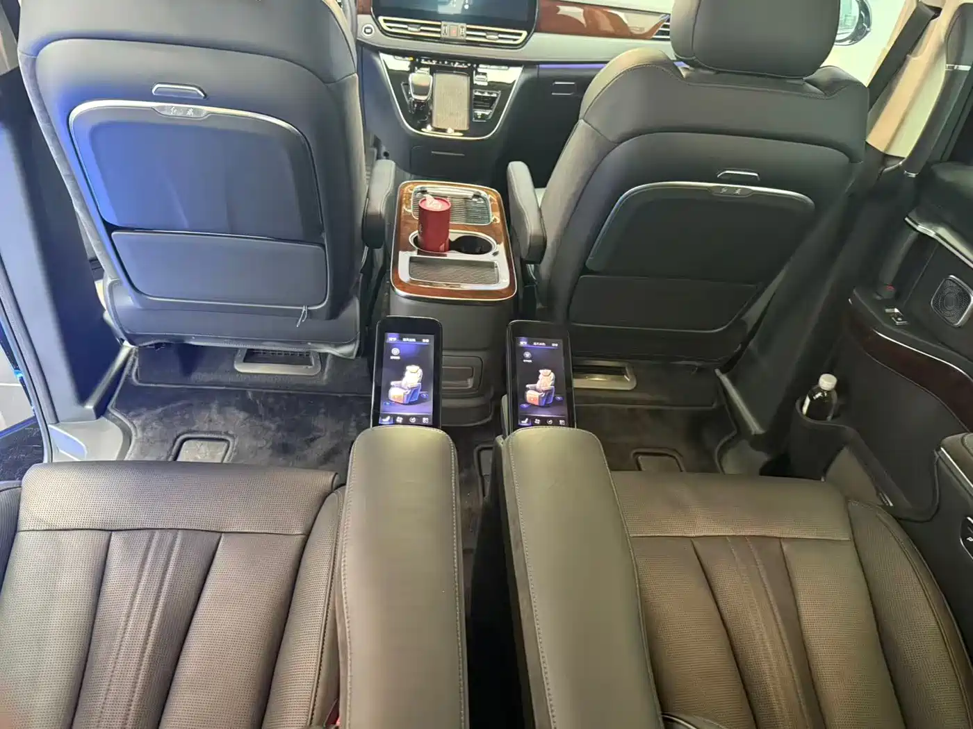 Hongqi HQ9 PHEV 2024 Model 2.0T AWD Luxury Edition фото 17