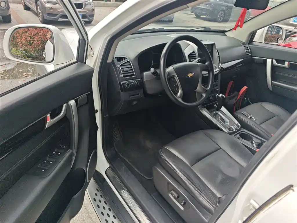 Chevrolet Captiva 2017 2.4L 2WD Luxury Edition 7-Seater фото 15