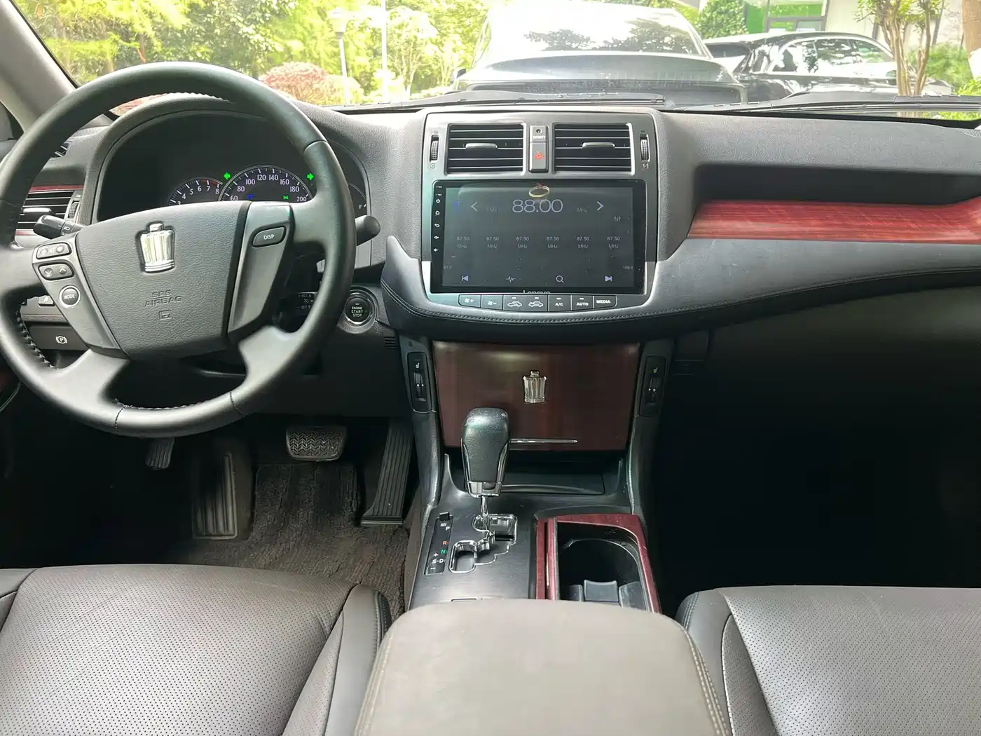 Toyota Crown 2010 2.5L Royal Leather Edition фото 7