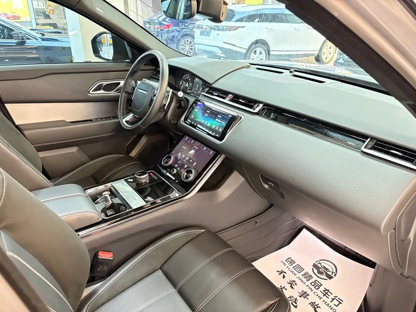 Фото 18 - Land Rover Range Rover Velar
