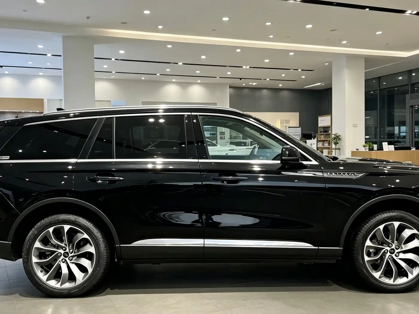 Photo 5 - Lincoln Aviator
