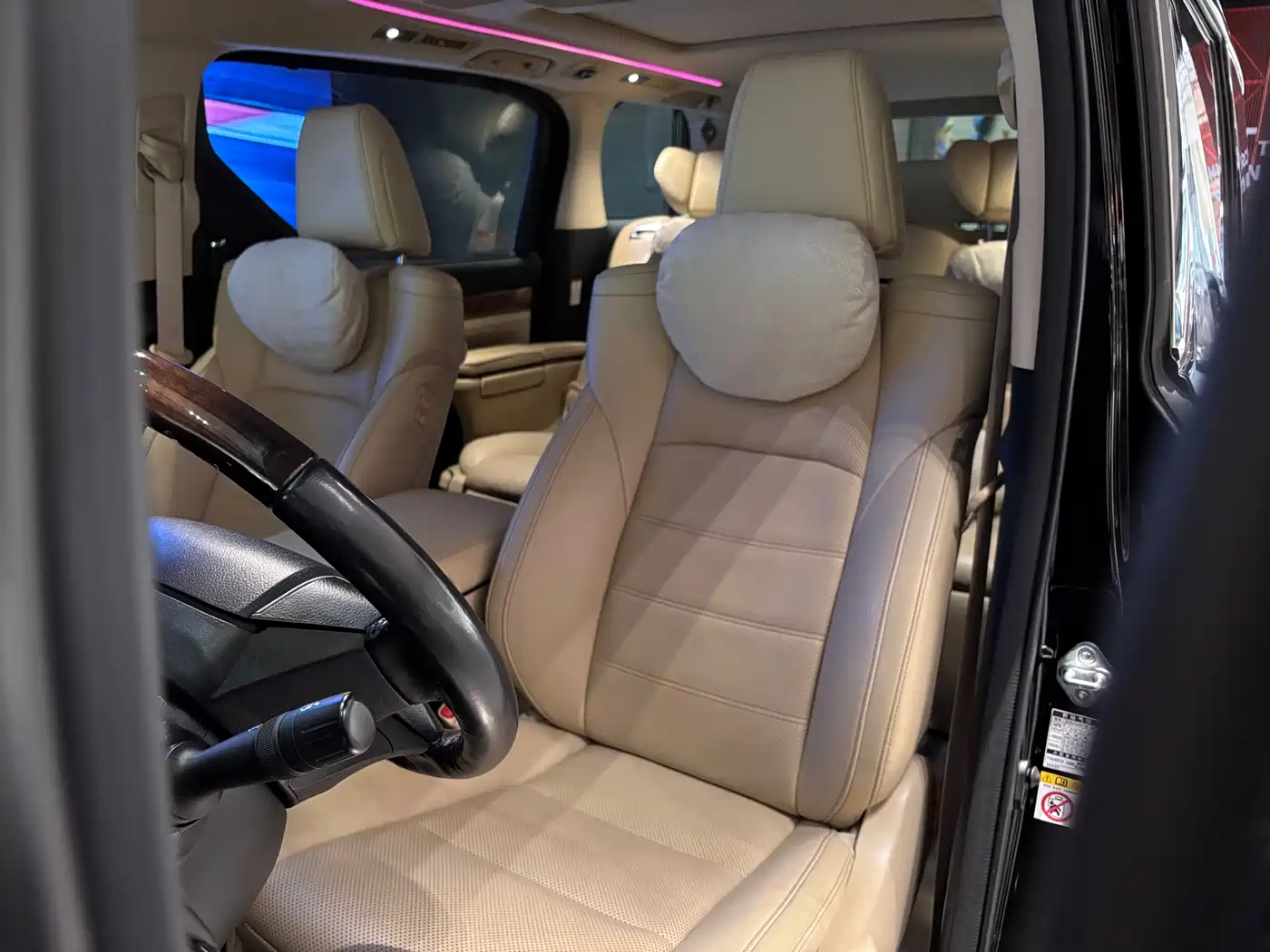 Toyota Alphard 2018 3.5L Premium фото 8