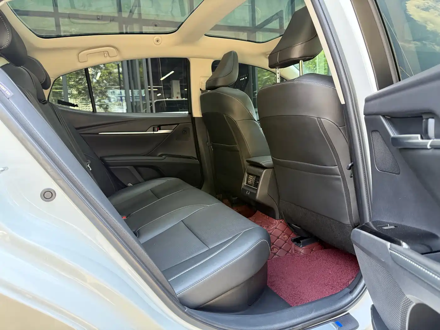 Toyota Camry 2024 Hybrid 2.5HG Premium Edition фото 13