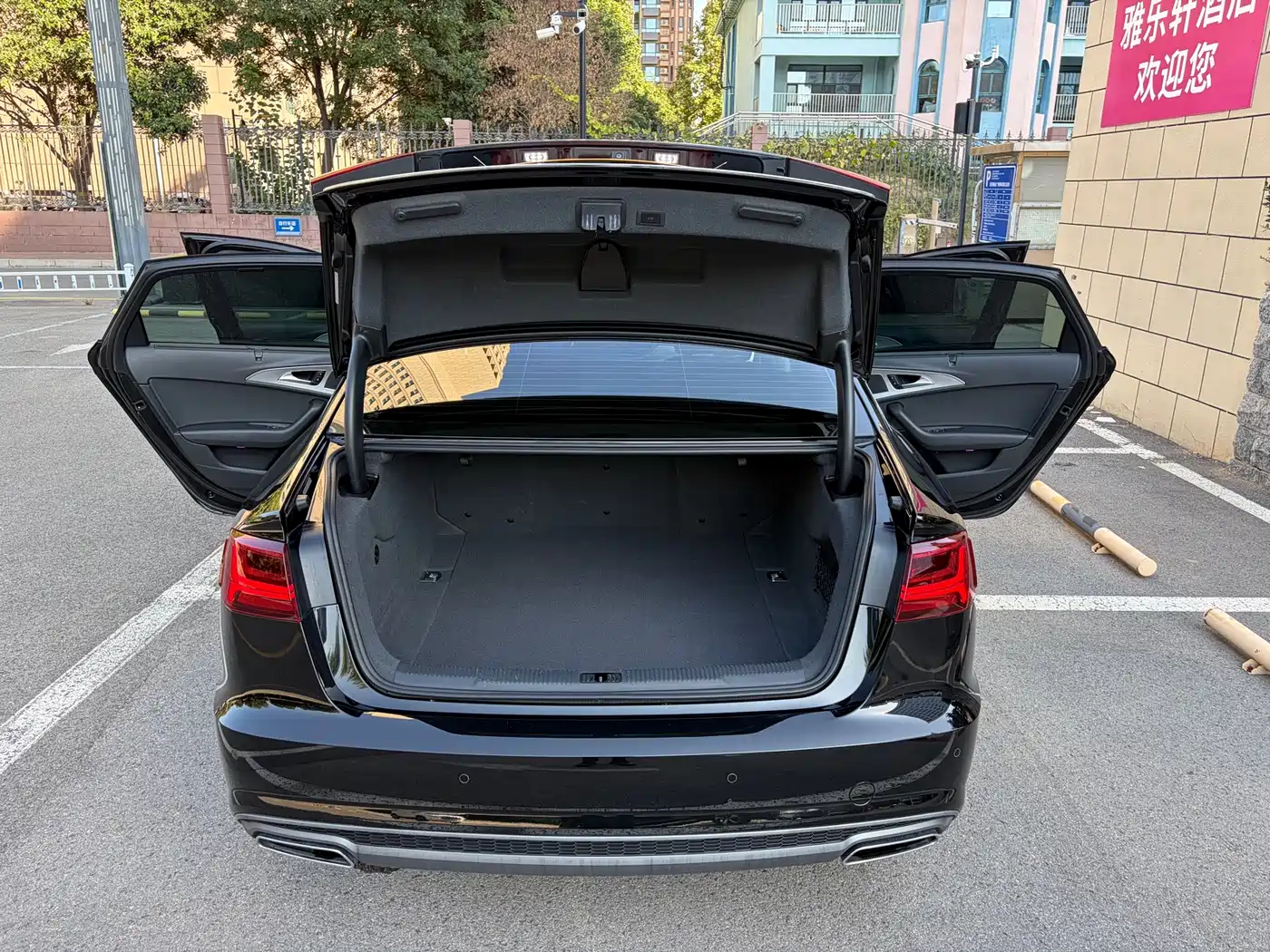 Photo 17 - Audi A6L