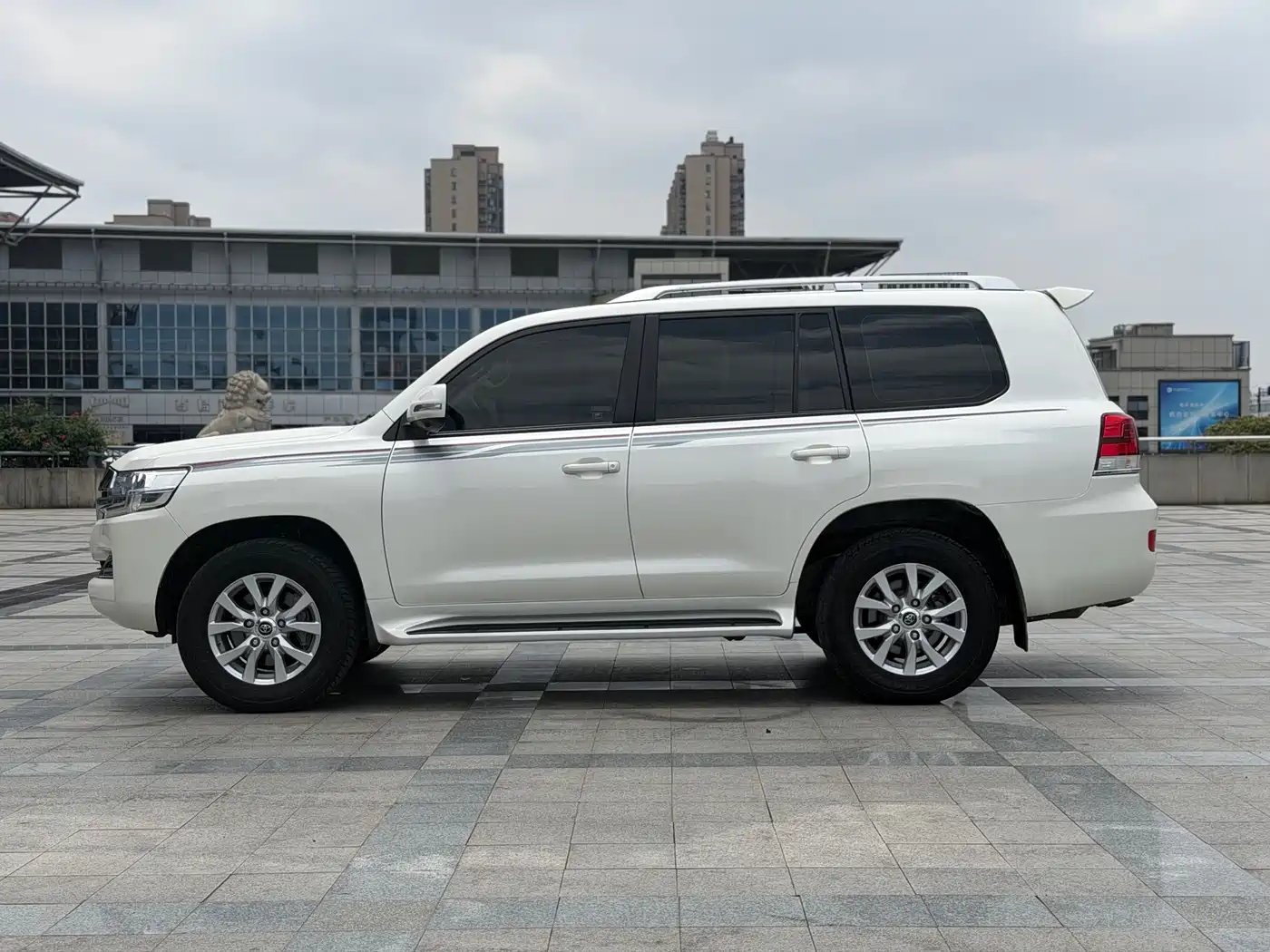Toyota Land Cruiser (Import) 2019