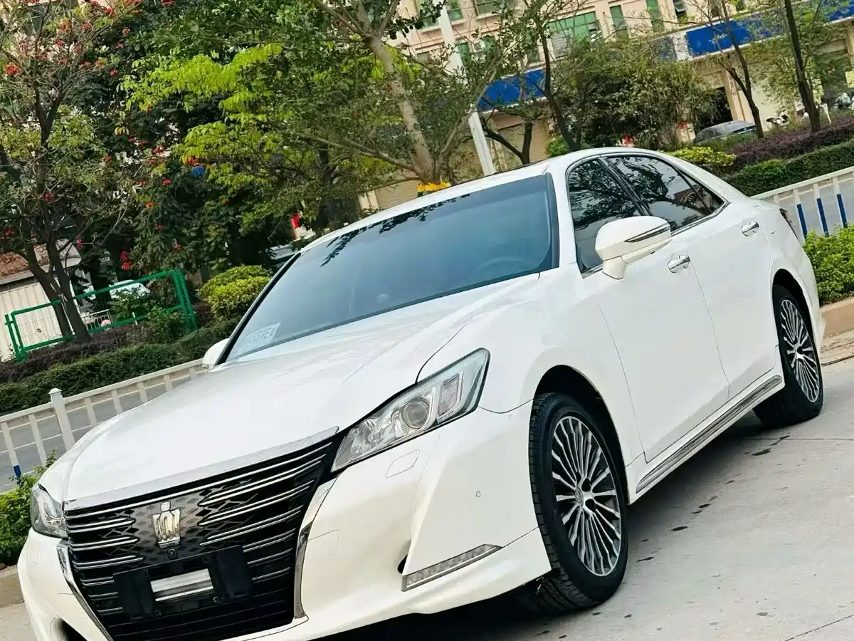 Toyota Crown 2018 2.0T Premium Edition