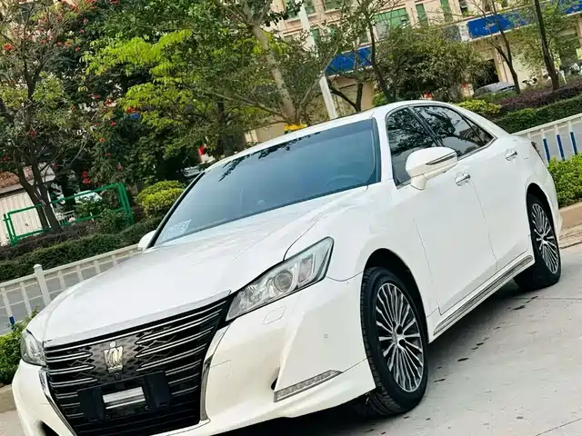  Toyota Crown 2018 2.0T Premium Edition