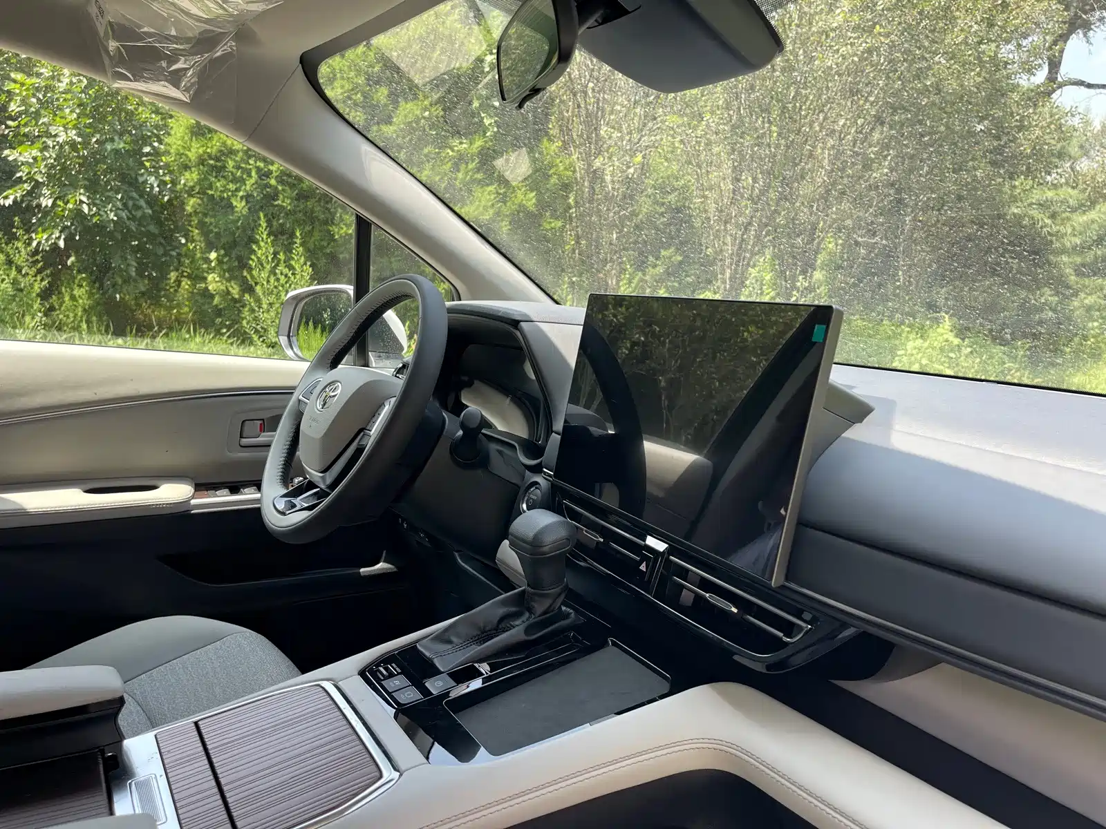 Photo 8 - Toyota Sienna