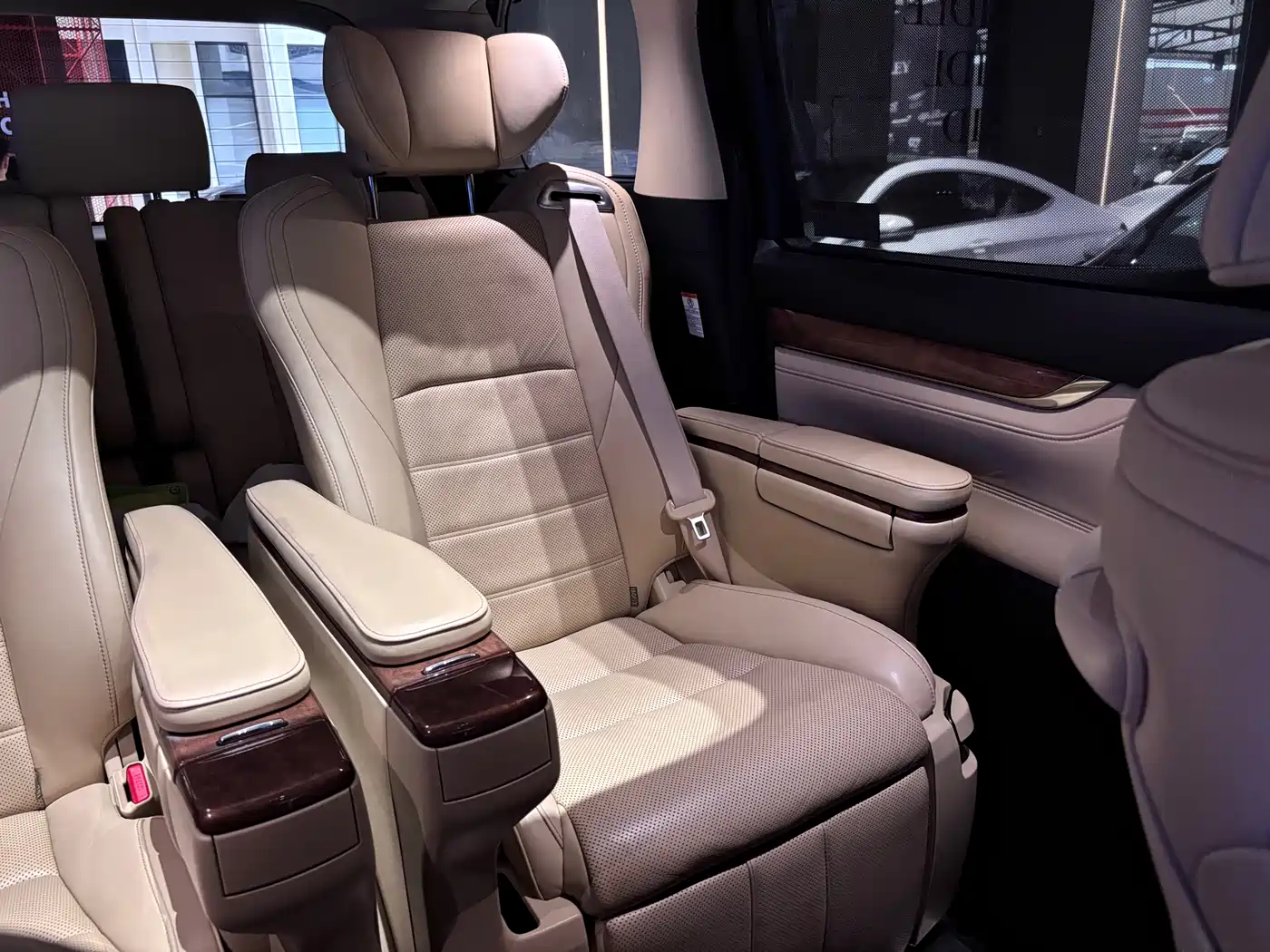 Toyota Alphard 2018 3.5L Premium фото 14