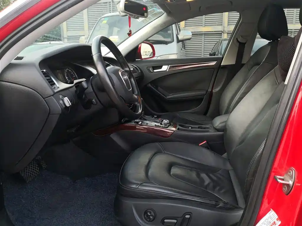 Audi A4L 2012 2.0 TFSI Automatic Technology фото 4