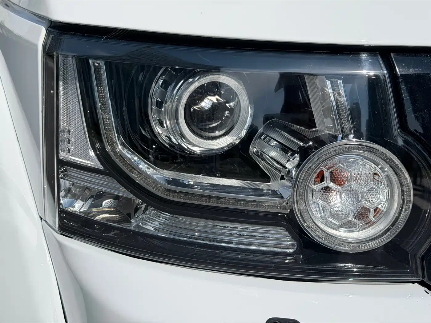 Land Rover Discovery 2013 3.0 SDV6 HSE Diesel фото 4