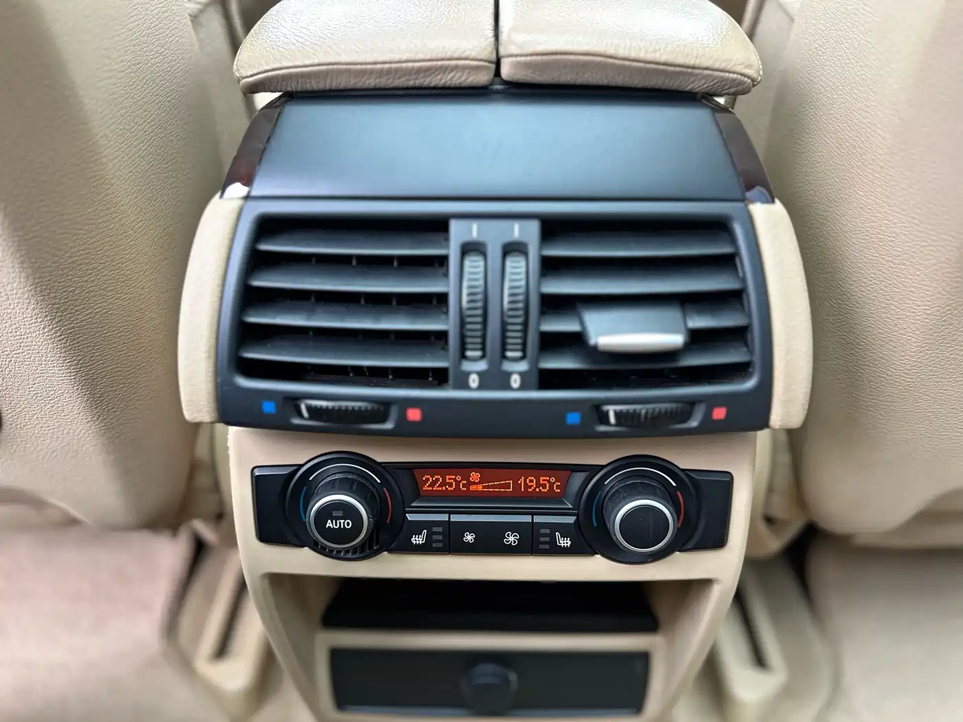 BMW X5 (Import) 2008 xDrive48i Leading Model фото 17