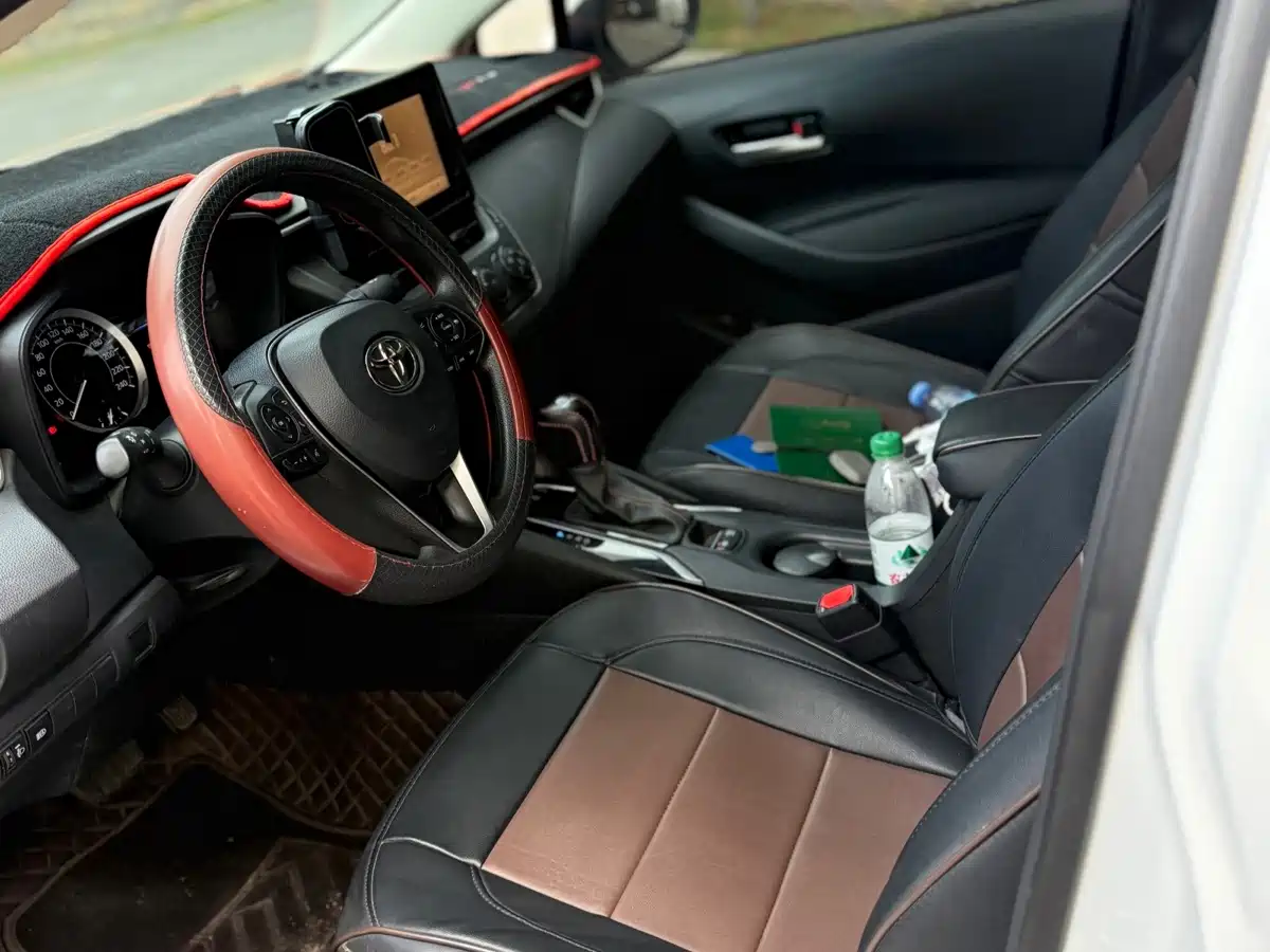 Фото 4 - Toyota Corolla