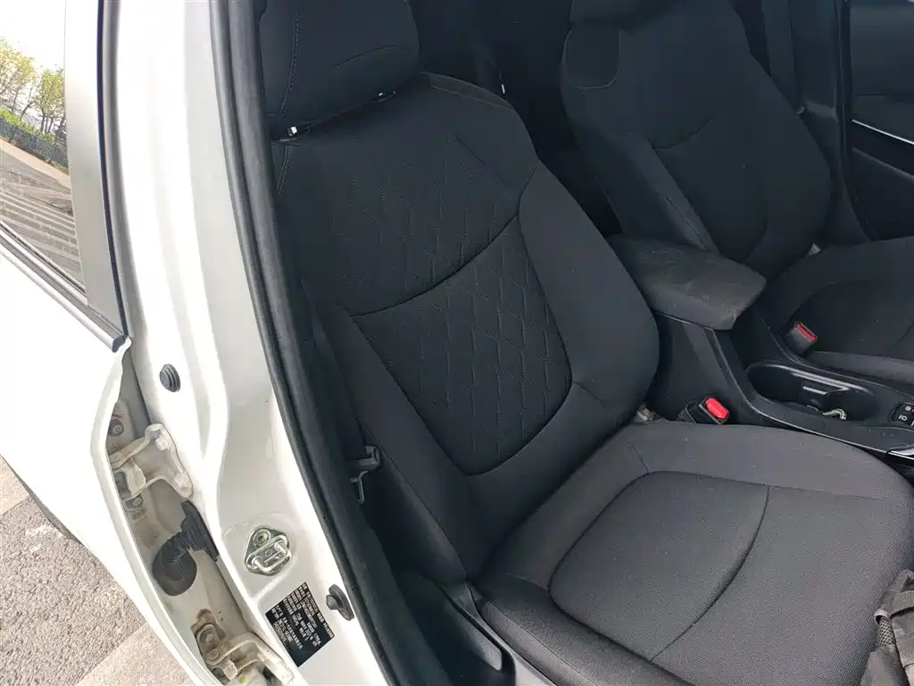 Toyota Corolla 2021 Hybrid 1.8L E-CVT Pioneer Edition фото 25