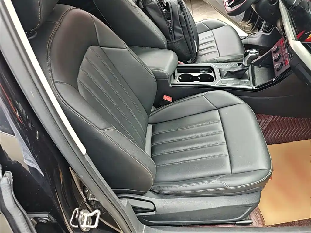 Volkswagen Passat 2021 Model 280TSI Business Edition фото 25