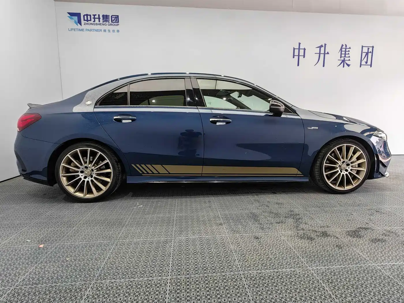 Mercedes-Benz A-Class AMG 2019 AMG A 35 L 4MATIC фото 7
