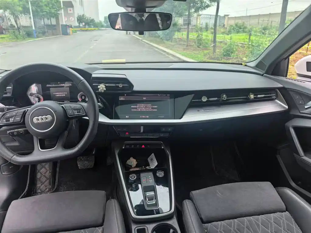 Audi A3 2023 Sportback 35 TFSI Luxury Sport фото 3