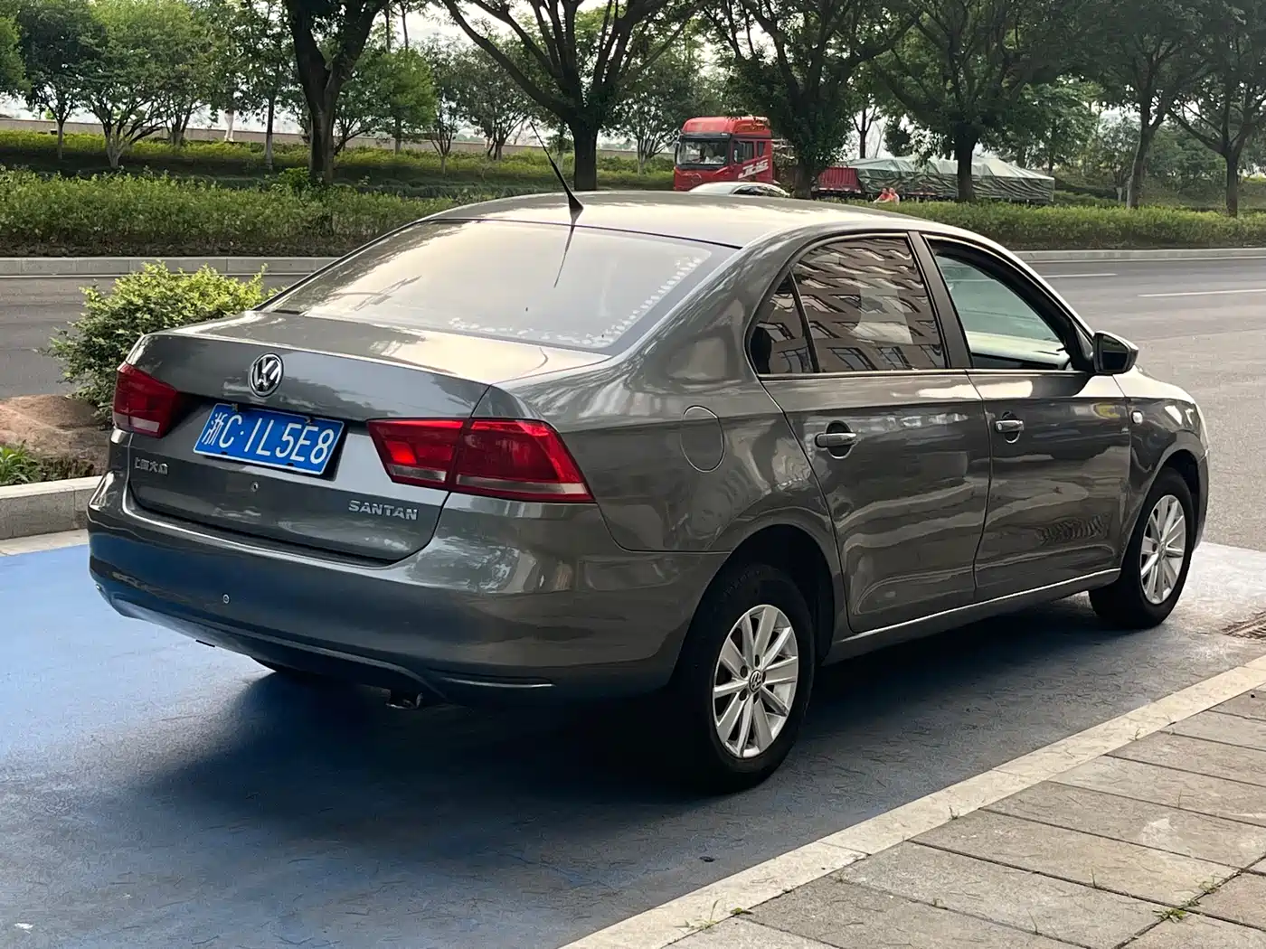 Volkswagen Santana 2013 Model 1.6L Automatic Luxury Edition фото 9