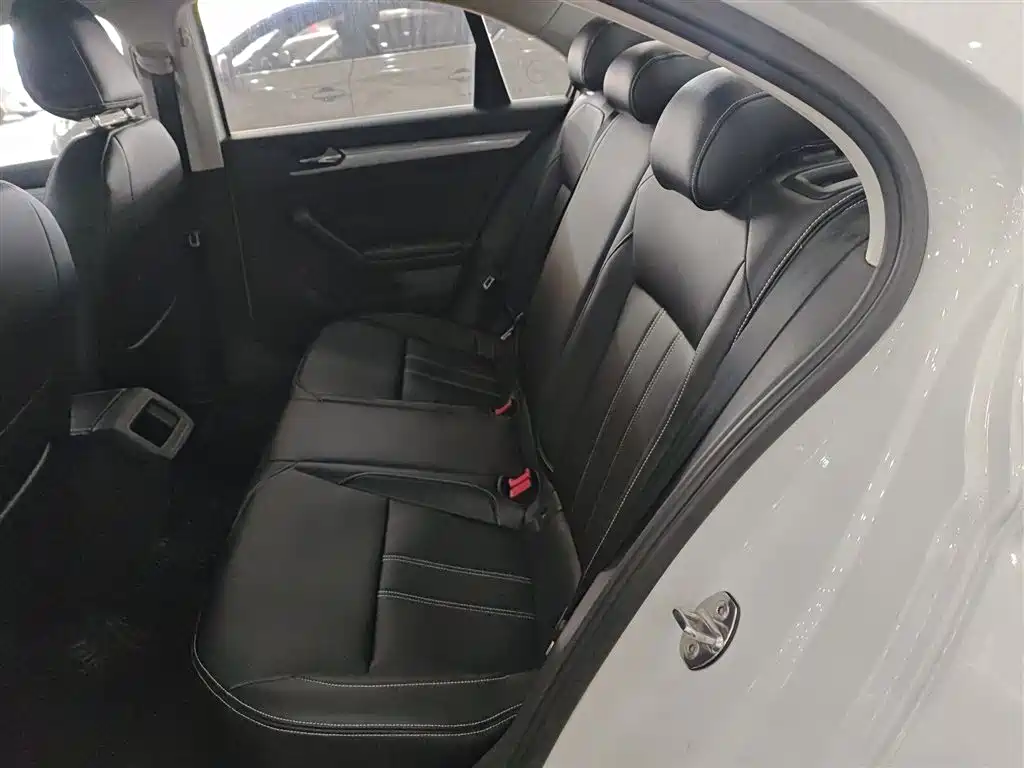 Volkswagen Lamando 2017 230TSI DSG Trend Edition фото 17
