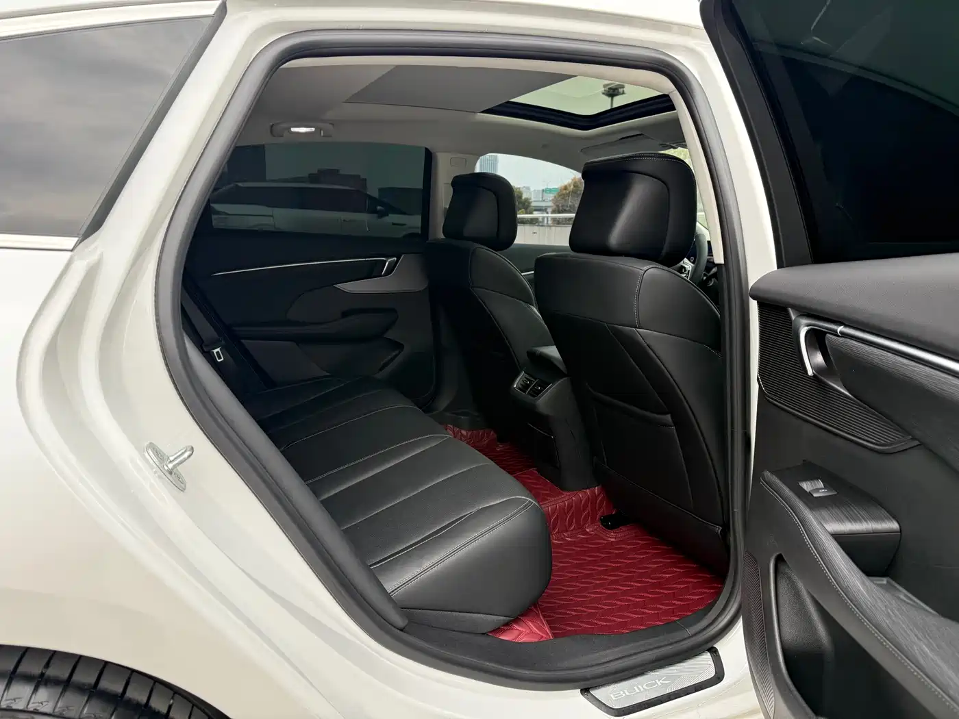 Buick LaCrosse 2023 28T Premium Edition фото 16