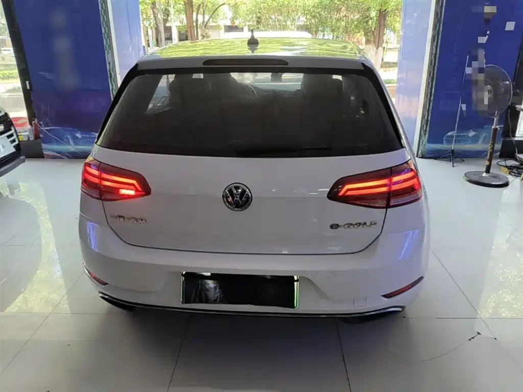 Volkswagen Golf Electric 2020 Chi фото 6